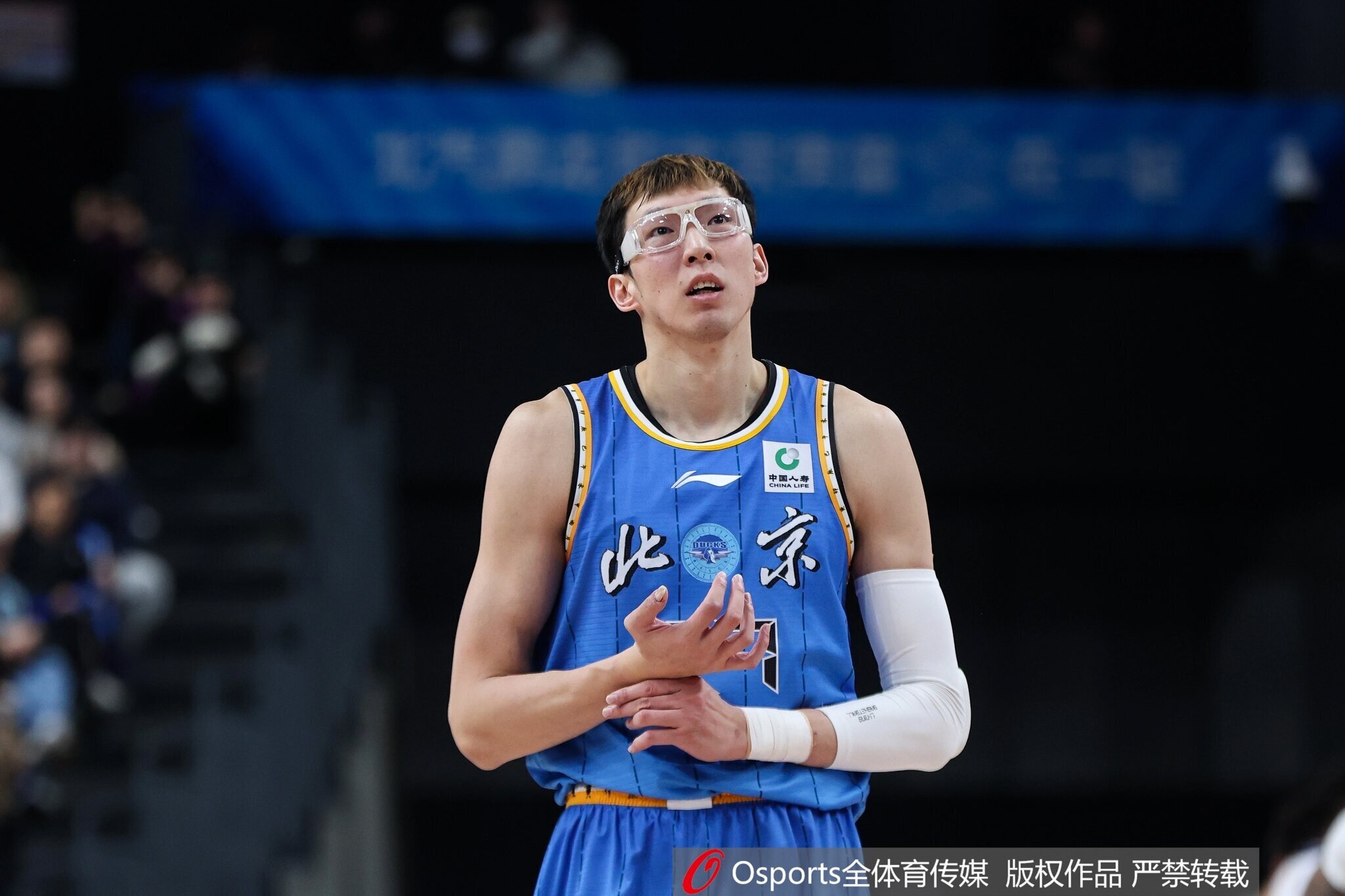 世界杯门票-这场打得像外援！周琦终结十分高效 砍下23分13板&amp;抢到7前场板